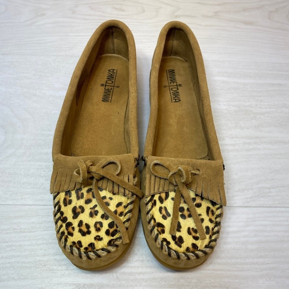 Minnetonka Womens 10 Moccasins Leopard Print Suede Tan Cow Hair Fringe Flats